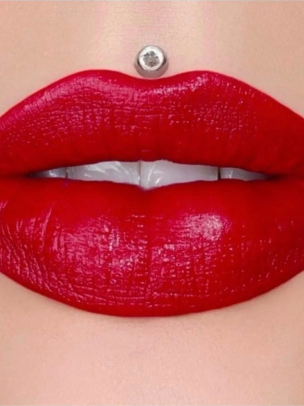 Jeffree star velour liquid lipstick in redrum